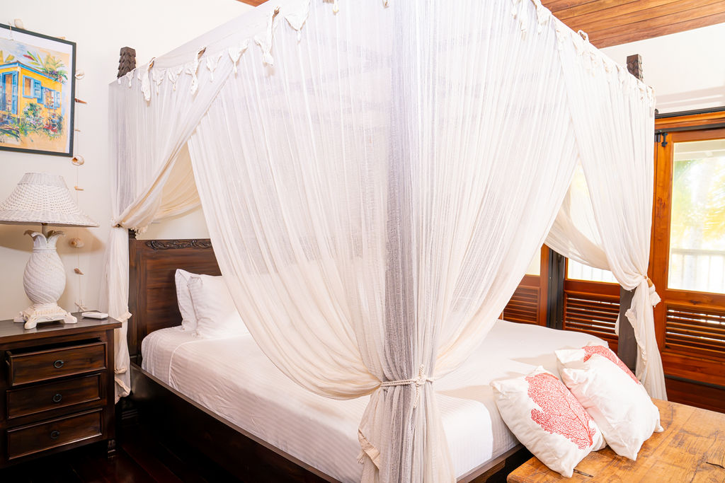 canopy bed